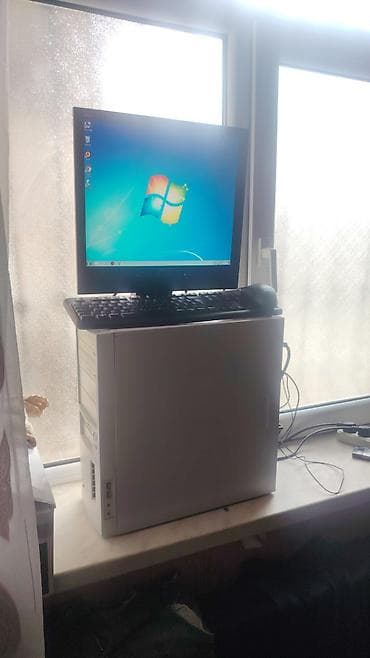 masaustu kompyuter: Masaüstü kompüter seti Tərkib: - Monitor: ViewSonic LCD, təxminən 19" — 4