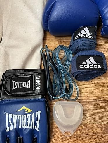 Qaçış trenajorları: Döyüş və boks üçün tam ekipman seti Setə daxildir: - Matsa və boksa — 4