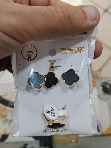 gps saat: Qızılı zərgərlik dəsti - Tərkib: qolbaq, üzük, sırğalar (1 cüt) və — 9