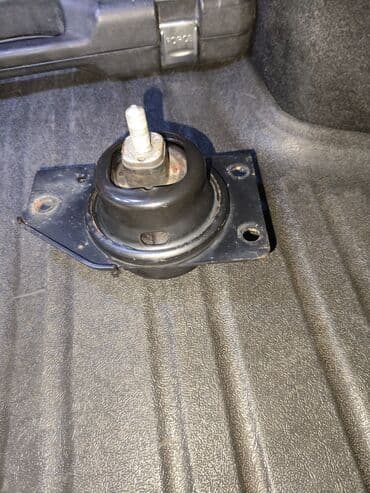 Soyutma və qızdırma sistemləri: Kia ve Hyundai avtomobilləri üçün mühərrik dayağı. Bu dayaq mühərriki — 2