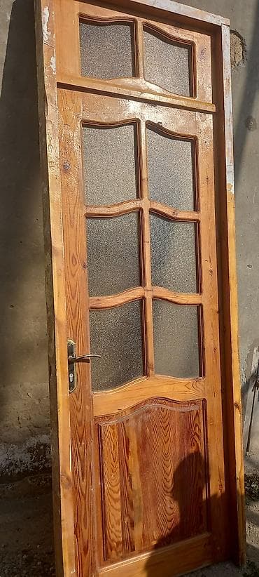 Məhəccərlər: Ağac giriş/qapı bloku - Material: təbii ağac (şam teksturası), lak — 2