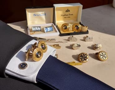 pul yığmaq ucun qab: Kişi aksesuarları dəsti – manjet düymələri və qalstuk sancaqları — 1