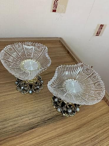 Kristal dekorativ qab dəsti - 2 ədəd yuvarlaq-kvadrat formalı kristal