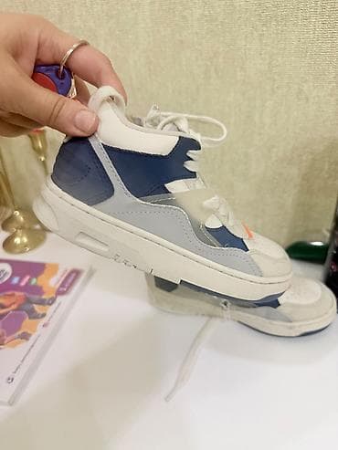 yarı botinkalar: Zaradan alinib 85 azn .2defe geyinilib 12 azn 30 razmer — 3