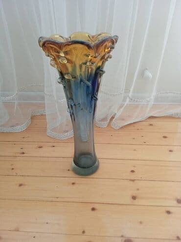 xrustal konfet qabı: Xrustal güldan. Çox ağırdı. Ünvan Xırdalan. Olcusu 40 sm — 1