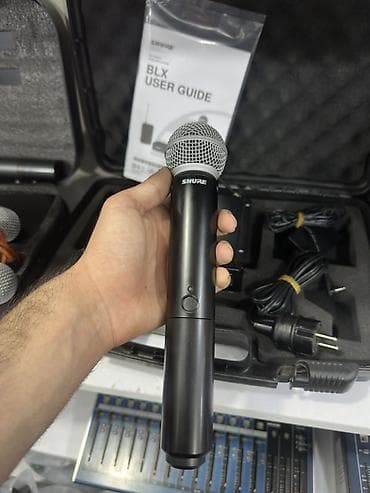 ses mixeri: Shure BLX4R simsiz mikrofon sistemi Məhsulun tərkibi: - Shure BLX4R — 2