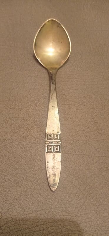 Gümüş qaşıq 41 qram. 875 əyar. Qiyməti 150 manat Əlavə məlumat üçün