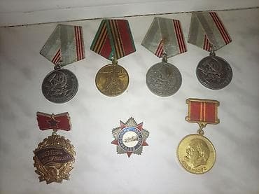 Sovet dövrünə aid kolleksiya medal və nişanları dəsti. Tərkib: - 3