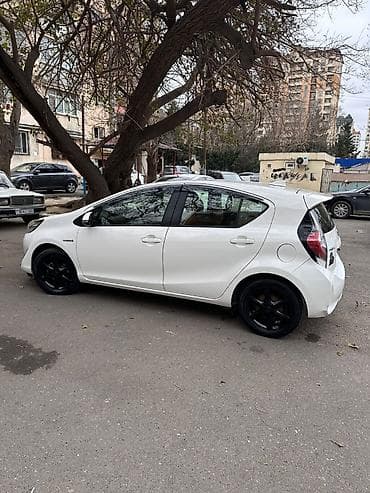avto 444: Toyota Aqua: 1.5 l | 2018 il — 4