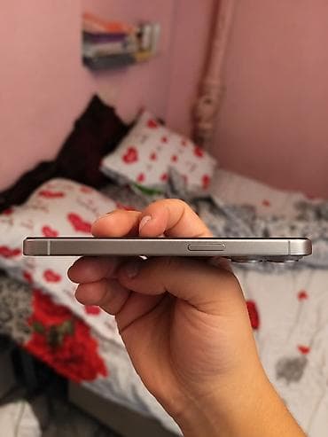 buds pro: IPhone 15 Pro, 128 GB, Natural Titanium, Face ID — 4