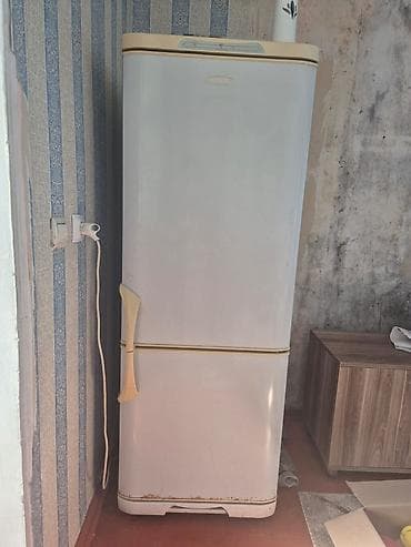 havalandrma: Soyuducu – üst kamera (soyuducu bölmə), alt kamera (dondurucu) - Rəng — 1