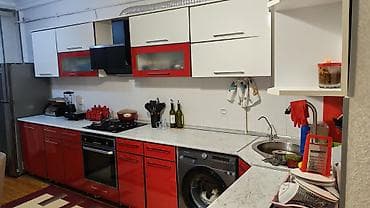 Mətbəx Mebeli Akril. Qırmızı-ağ rəng çalarlarında müasir mətbəx mebeli