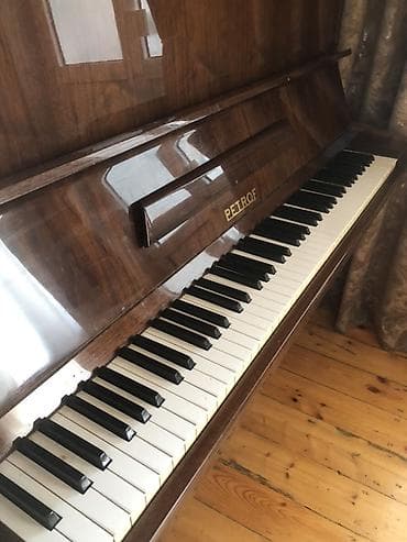 caz: PETROF pianino – akustik, upright model. - Korpus: parlaq qəhvəyi — 2