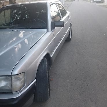 passat b5 ekran: Mercedes-Benz 190 (W201): 2 l | 1989 il Sedan — 4