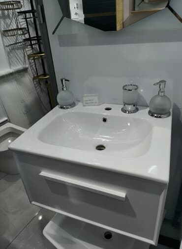 столешницы для ванной комнаты: Ağ rəngli, keramika Çanaq və ağ dolabdan ibarət hamam mebeli dəsti — 1