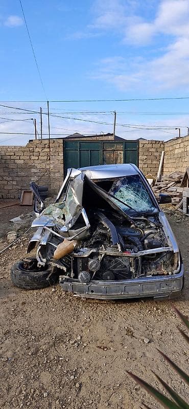 Aksesuarlar və tüninq: Mercedes-Benz 190 E (W201) – ehtiyat hissələri üçün - Kuzov: sedan — 1