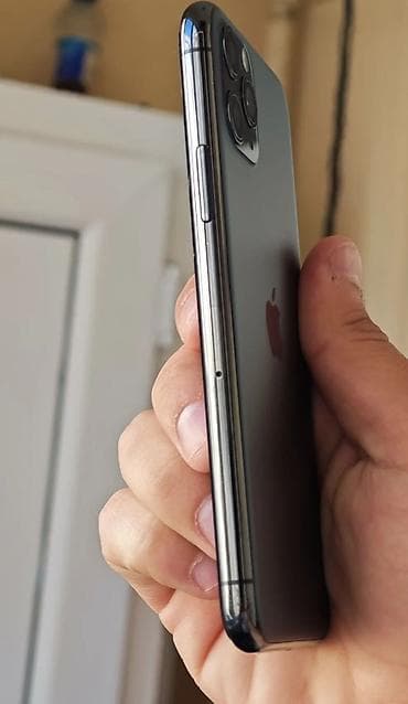 IPhone 11 Pro, Space Gray, Face ID — 2