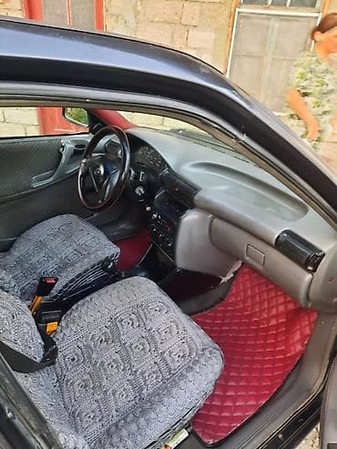 opel muhərriki: Opel Astra: 1.4 l | 1993 il 370000 km Universal — 3
