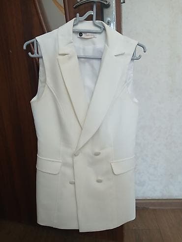 usta geyimi: Ağ rəngli qadın jilet – klassik, uzadılmış fason. - Model: ikicərgəli — 6