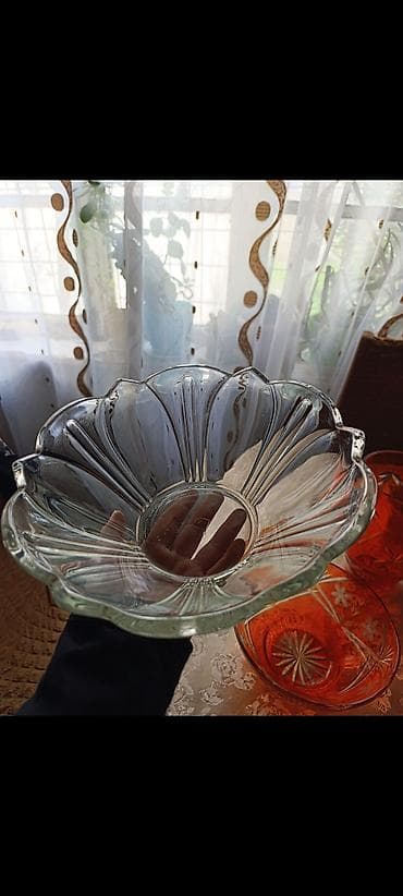 Şüşə və keramika qablar dəsti Məzmun: - Şüşə meyvə/garnitür qabları