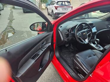 turbo az qız maşınları: Chevrolet Cruze sedan – parlaq qırmızı rəngdə, şəhər üçün dinamik və — 16