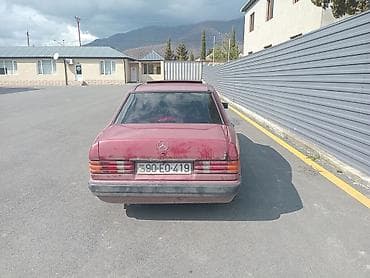 sukan uzluyu: Mercedes-Benz sedan - Korpus: 4 qapılı sedan, rəngi tünd — 6