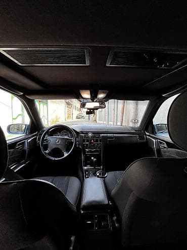 toyota rav 4: Mercedes-Benz E-Class: 2 l | 1997 il Sedan — 7