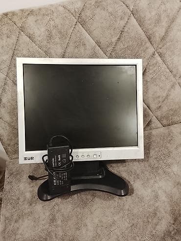 notebook ekran: KÜR markalı LCD monitor - Təxminən 17" ölçülü düzbucaqlı LCD ekran - — 1