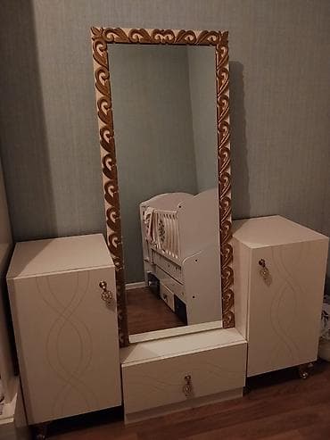 tumbuckalar: Klassik üslublu makiyaj/stolüstü dəst - Dəst tərkibi: iri boy güzgü — 1