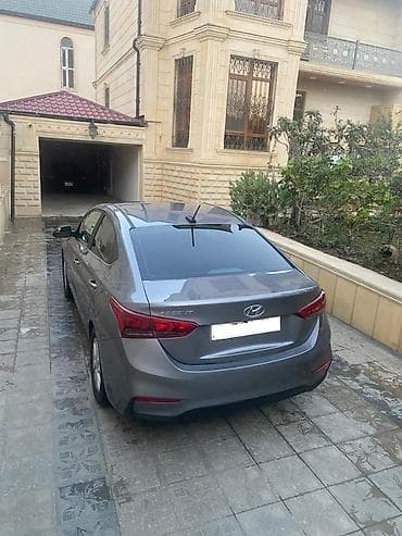 mersedes sedan: Hyundai Accent: 1.6 l | 2021 il Sedan — 10