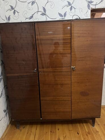 xardal qiymeti: İşlənmiş, Açılan, 3 qapılı Düz dolab, Dolab-asılqan, Rusiya — 1