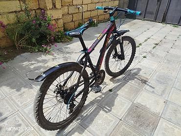 trek velosipedleri: Dağ/şossə tipli velosiped - Gövdə: yüngülmetall, qara rəngdə — 1