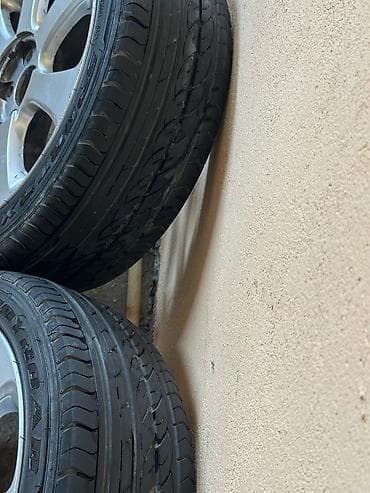 avtomobil oturacağı: İşlənmiş Disk təkər Hyundai 215 / 45 / R 17, 5 Boltlu — 4