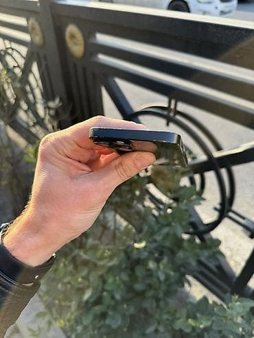 7 ci nesil ipad: IPhone 13, Qara, Simsiz şarj — 4