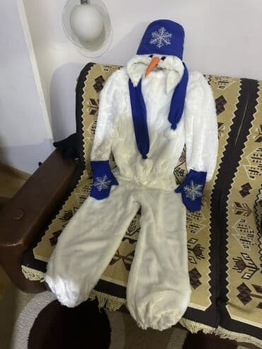 uwaq geyimi: Qaradam (kardan adam) temalı kostyum dəsti Kirayə Tərkibi: - Aşağıdan — 2