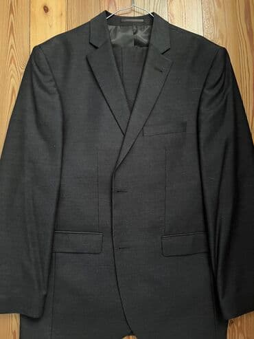 kişi ucun klassik qara kostyum: Az geyinilmiş kostyumdur. Dəstə pencək və şalvar daxildir. Çatdırılma — 1