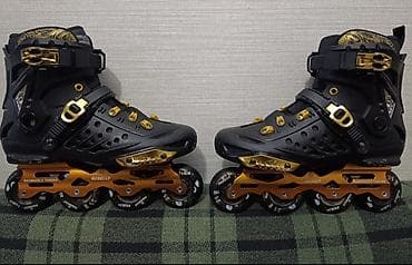 Roselle Adlı Olan Rolik. Demey Olar Təzədir Qoruyucular Da Üstünde