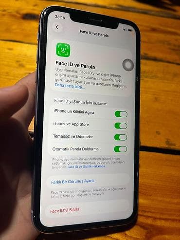 авто колонки: IPhone 11, 64 ГБ, Face ID — 2
