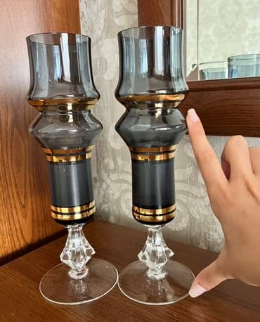 Dekorativ şüşə guldanlar dəsti istənilən məkana zəriflik qatır. Hər