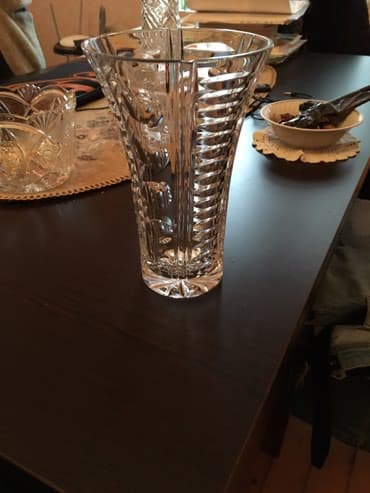 ваза красная: Sovet dövründe alınmış Çexiya istehsalı xrustal güldan, hündürlüyü — 1