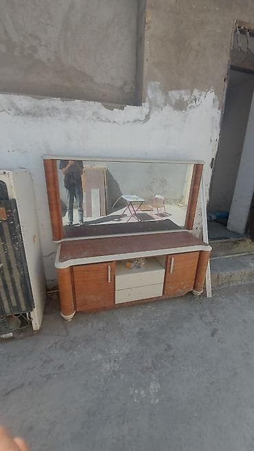 Geniş güzgülü makiyaj/komod dəsti - Böyük panoramik güzgü: enli lalafo.az -da Geniş güzgülü makiyaj/komod dəsti - Böyük panoramik güzgü: enli