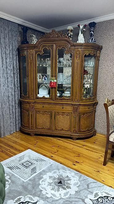 Klassik üslubda böyük vitrinalı bufet - Material: massiv ağac və