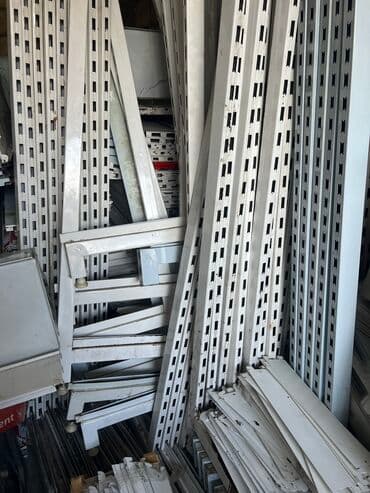 ref vitrin: Saz vəziyyətdə market polkaları divar metrəsi 100 Orta polkalar isə — 5