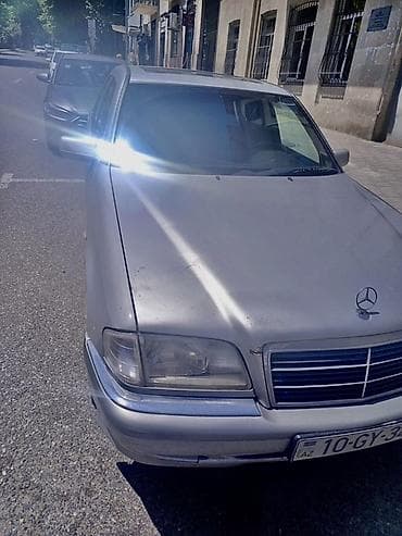 Mercedes-Benz C-Class: 2.2 l | 1996 il Sedan — 6