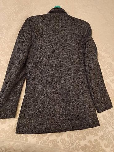 Джинсы: 50 AZN .Çox az geyinilib.
46 razmerdir.
Ünvan Bakı.
0775567796 — 2