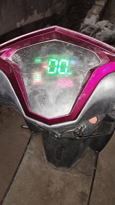 12 volt adapter: Demeli moped on hisseden qeza olunub yanlarında ciziglar var — 4