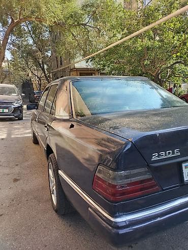 ravon 2: Mercedes-Benz E 230: 2.3 l | 1990 il Sedan — 2