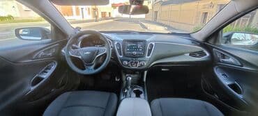 islenmis masinlar: Chevrolet Malibu – ağ rəng, zərif və dinamik sedan - Kuzov: 4 qapılı — 5