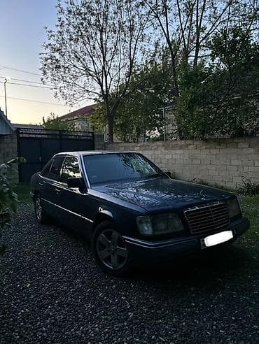 daewoo matiz 2019: Mercedes-Benz E-Class W124 sedan - Kuzov: sedan, tünd mavi rəng - — 1