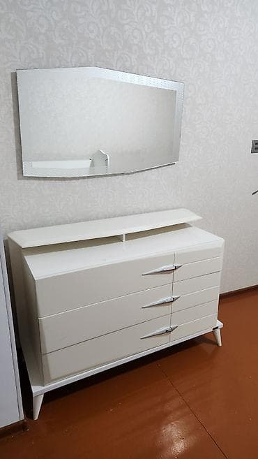 Yaxsi veziyetdedir Makyaj masasi ve tumbalar. 📍 Ünvan:Azadliq qoşa — 1